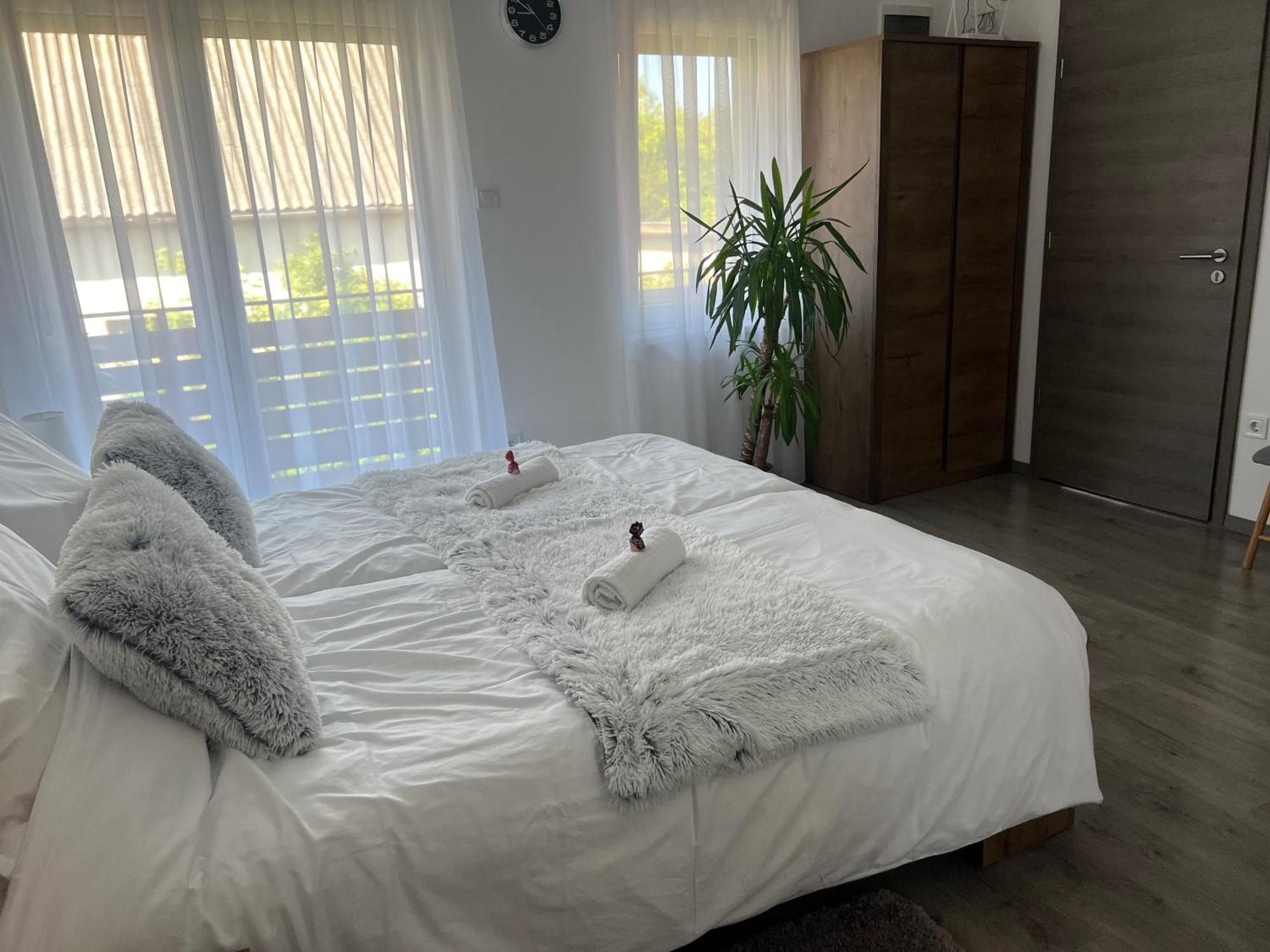 Sophia Apartman Goedoello Εξωτερικό φωτογραφία