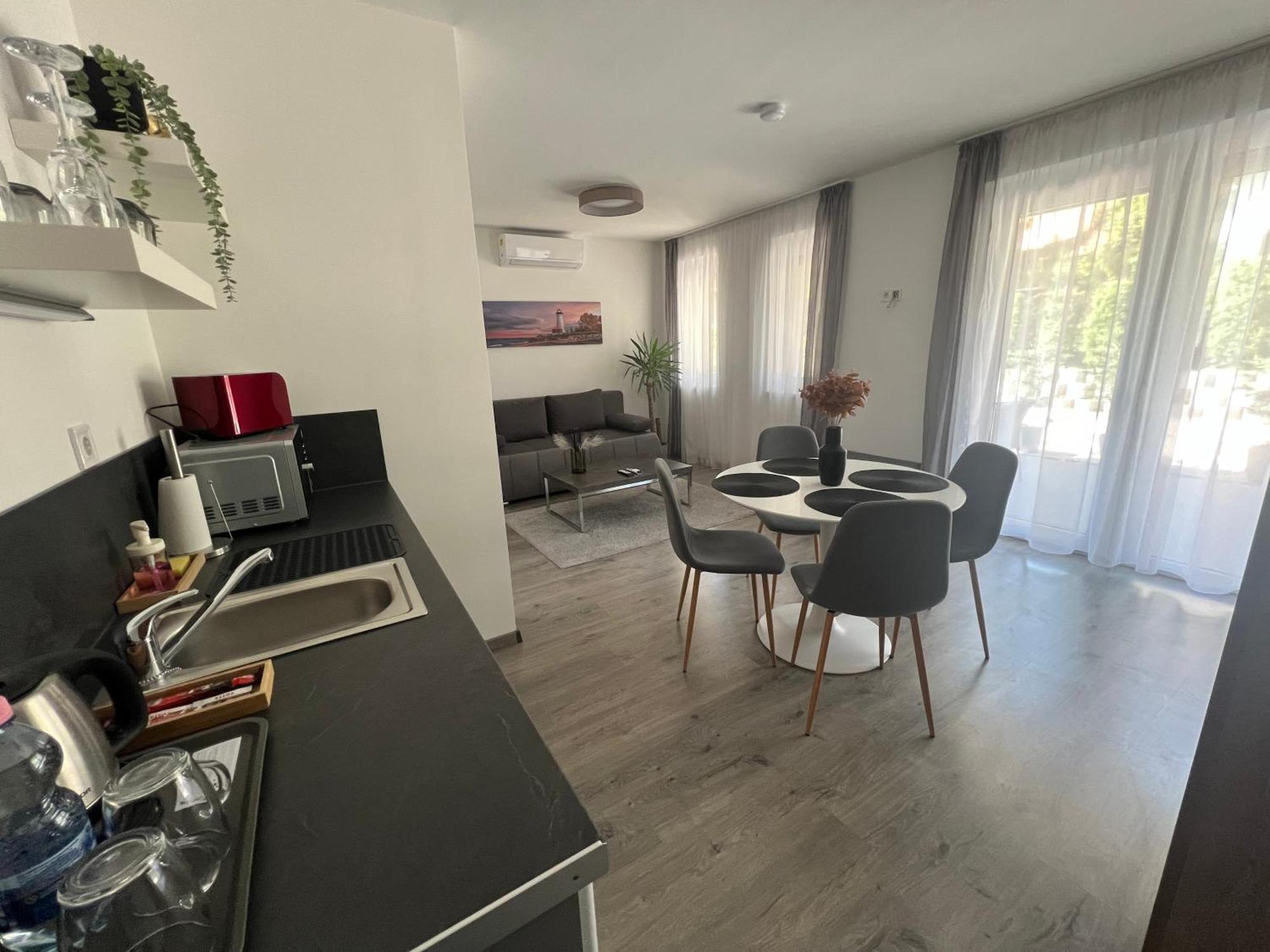 Sophia Apartman Goedoello Εξωτερικό φωτογραφία